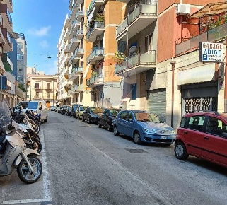 Foto Locale commerciale in Via Adige, Bari Carrassi di 47 m² con 1 locali