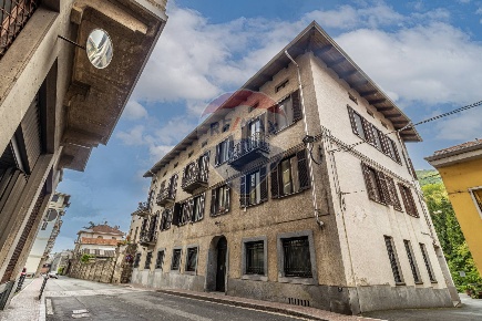 Foto Locale commerciale in via sella, Valdilana Valle Mosso di 469 m²