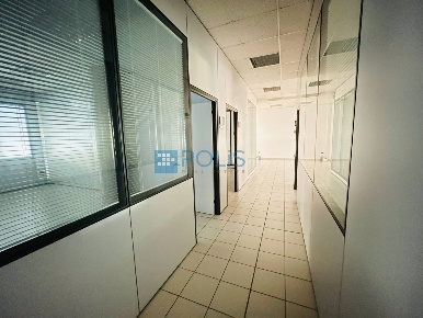 Foto Negozio in VIA SAVELLI, Padova Stanga - Pio X di 385 m² con 7 locali