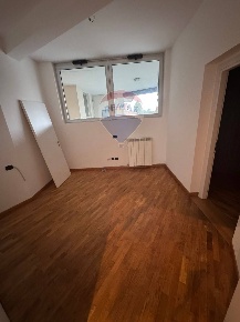 Foto Ufficio in Via Pier Francesco Mola, Milano Certosa di 180 m²