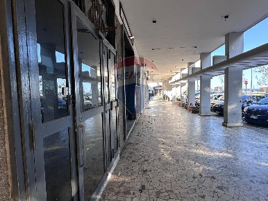 Foto Locale commerciale in Piazza Nettuno, Catania Rotolo di 109 m²