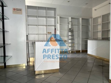 Foto Attività commerciale a Empoli di 50 m² con 1 locali in affitto