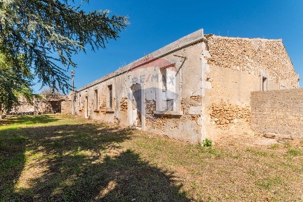 Foto Attività commerciale in Strada Prima Piana Santacroce, Floridia