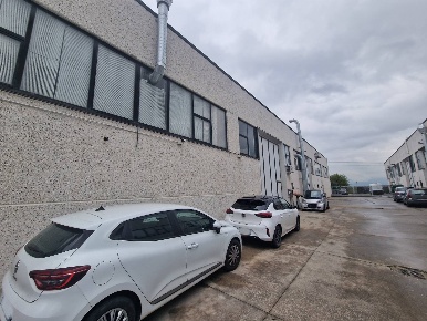 Foto Magazzino a Carmignano di 250 m² con 1 locali in vendita