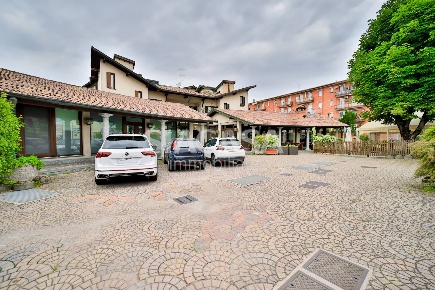 Foto Ufficio in via Milano, Lomagna Centro di 87 m² con 2 locali in vendita
