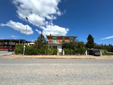 Foto Attività commerciale a Altidona di 250 m² con 8 locali in affitto