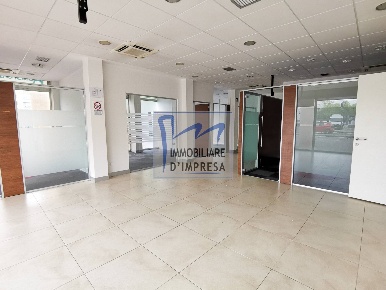 Foto Negozio in Viale Piacenza, Parma Pablo - Prati Bocchi di 165 m²