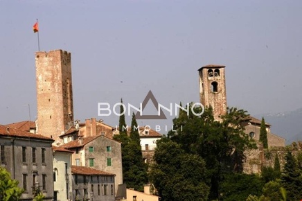 Foto Locale commerciale in piazza liberta, Bassano del Grappa Centro