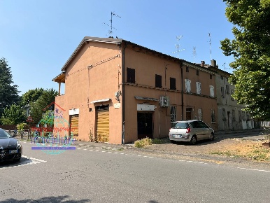 Foto Locale commerciale in VIA G. MARCONI, Finale Emilia Centro di 80 m²