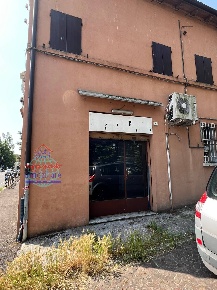 Foto Locale commerciale in VIA G. MARCONI, Finale Emilia Centro di 80 m²