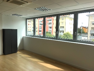 Foto Locale commerciale a Cordenons di 100 m² con 3 locali in vendita