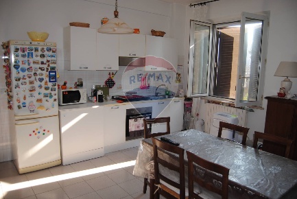 Foto Locale commerciale in via Flaminia, Ancona Posatora di 464 m²