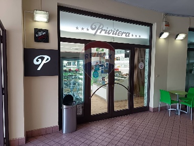 Foto Bar a Mascalucia Centro di 100 m² con 3 locali in vendita