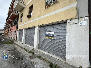 Foto Magazzino in via San Calogero, Albenga Centro di 88 m² in vendita
