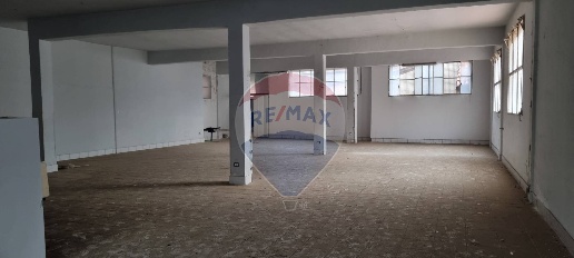 Foto Attività commerciale in VIA LEONARDO DA VINCI, Paternò di 305 m²