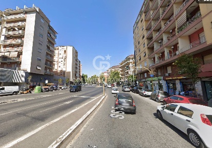 Foto Locale commerciale in Via Tiburtina, Roma Casal Bruciato di 640 m²