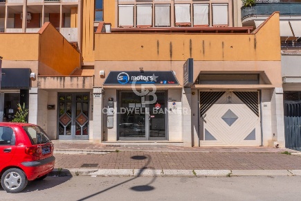 Foto Locale commerciale in VIA G. CERUTI, Andria di 132 m² con 2 locali