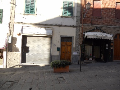 Foto Locale commerciale a Montespertoli di 60 m² con 2 locali in vendita