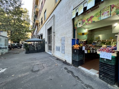 Foto Locale commerciale in Viale Angelico, Roma Mazzini - Delle Vittorie