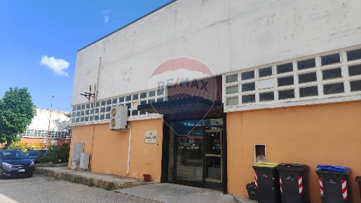 Foto Locale commerciale in Strada Provinciale 231 km 52, Bitonto di 780 m²