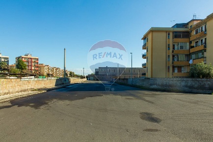 Foto Locale commerciale in Via Pasquale Timmonieri, Catania di 390 m²
