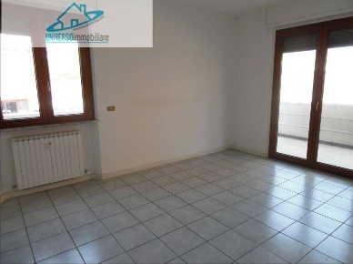 Foto Ufficio in Via G. Leopardi, Grottammare Centro di 20 m² con 1 locali