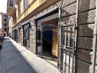 Foto Negozio in Via Entella, Chiavari Centro Storico di 90 m² con 1 locali