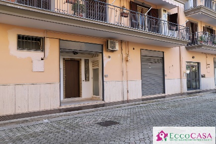 Foto Locale commerciale in via san francesco d'assisi, Maddaloni di 45 m²
