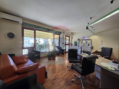 Foto Ufficio in via degli ulivi, Poggio Moiano Osteria Nuova di 118 m²