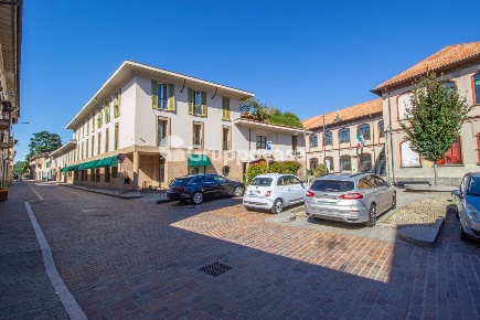 Foto Ufficio in Via IV Giugno, Magenta Centro di 145 m² con 5 locali