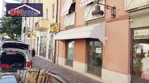 Foto Attività commerciale in Corso del Popolo, Monfalcone Centro di 55 m²