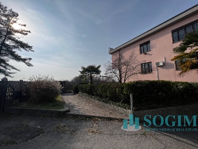 Foto Ufficio in Via Canturino, Vertemate con Minoprio di 65 m² con 5 locali