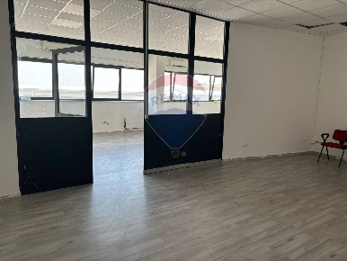 Foto Ufficio a Curno di 137 m² con 3 locali in vendita