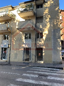 Foto Negozio in via dei pescatori, Avellino di 270 m² con 2 locali
