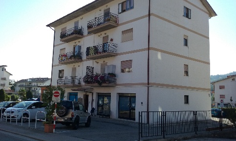 Foto Locale commerciale in Via Aldo Moro, Comunanza Centro di 80 m²