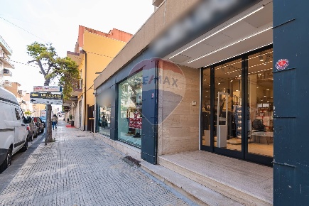 Foto Locale commerciale in viale Italia, Augusta Centro di 865 m²