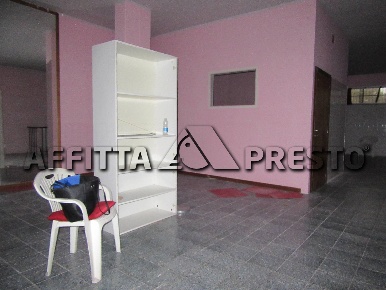 Foto Negozio a Forlì Buscherini - Pianta di 146 m² con 2 locali in affitto