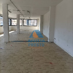 Foto Attività commerciale a Vinci di 450 m² con 6 locali in affitto