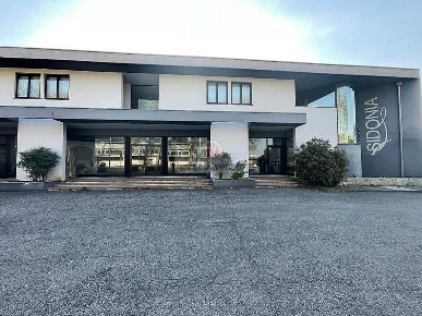 Foto Attività commerciale in VIA ROMA, Brendola Centro di 200 m² in affitto