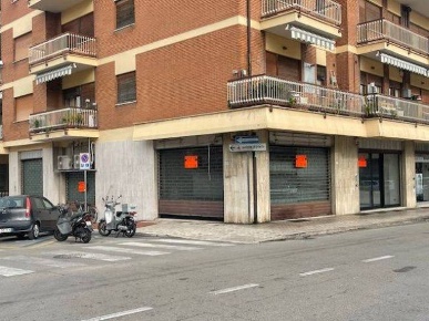 Foto Locale commerciale a San Benedetto del Tronto di 190 m² con 5 locali