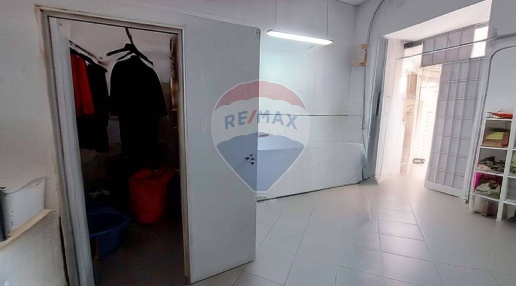 Foto Locale commerciale in Vico Maglioli, Napoli Mercato di 35 m²