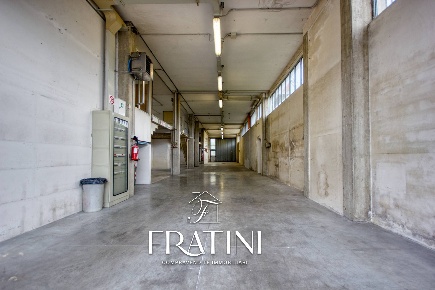 Foto Magazzino in Via Antonio Ligabue, Cupra Marittima di 420 m² in vendita