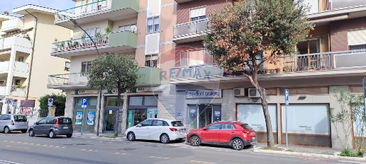 Foto Locale commerciale in Viale Marconi, Pescara Porta Nuova di 100 m²