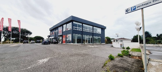 Foto Attività commerciale a Pomezia di 1170 m² con 2 locali in vendita