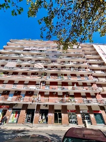 Foto Magazzino in Largo Ignazio Ciaia, Bari Carrassi di 100 m² in vendita