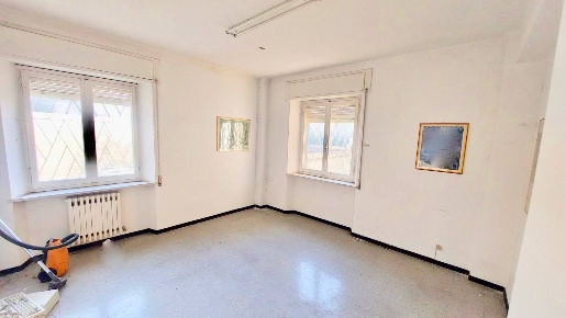 Foto Ufficio in VIA SERRALOGGIA, Fabriano Centro di 157 m² con 7 locali