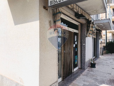 Foto Locale commerciale in via loreto gallinara, Modica Modica Alta