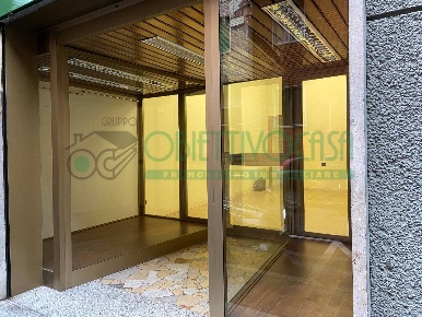 Foto Locale commerciale in via sant' Adele, Corsico di 45 m² con 2 locali