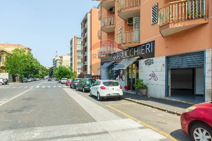 Foto Negozio in Via Ferrante Aporti, Catania Cibali di 135 m² in vendita