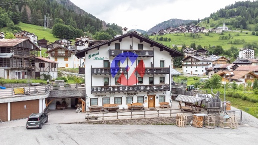 Foto Hotel in Via Focobon, Falcade Pie' Falcade di 600 m² in vendita
